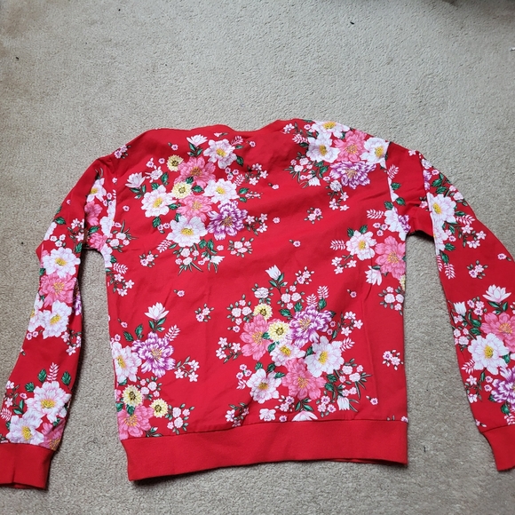NWT 🥳HOST PICK!🥳 FLORAL SWEATSHIRT! - Picture 4 of 4